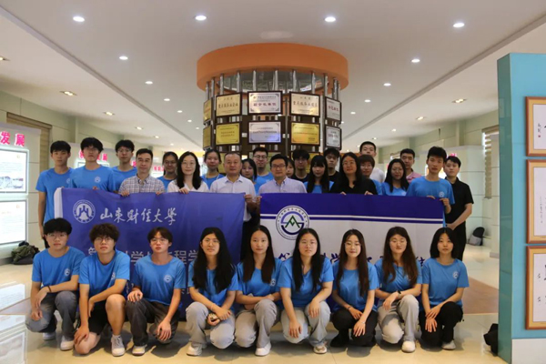 ɽ���ƾ���ѧר������Ŷӵ��������е���