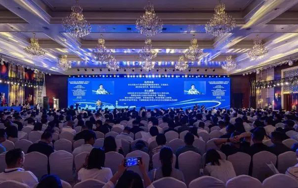 ���ŵ�ί��ǡ���˾�������ռ����������ˢ��ί�ƽ�����������Ŧ����ģ����԰��������������̸��