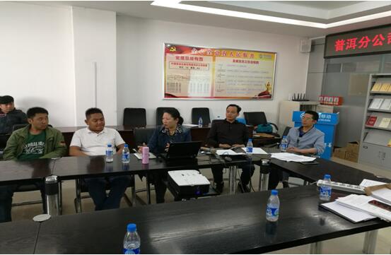 bti体育集团公司副总田钢（右一）办公室主任宋洋（右三）在安全培训会上。